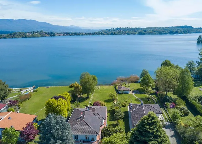 Martine Au Bord Du - Happy *