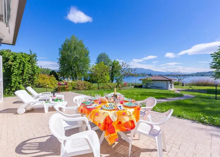 Martine Au Bord Du - Happy