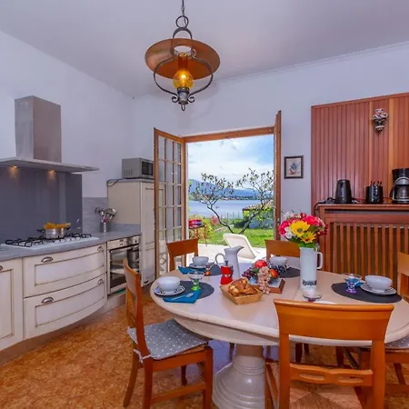 Villa Martine Au Bord Du Lac With Garden - Happy Rentals Villa Cadrezzate