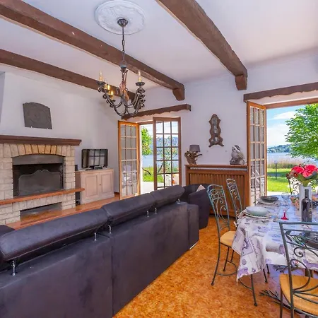 Villa Martine Au Bord Du Lac With Garden - Happy Rentals Villa