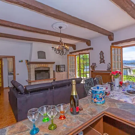 Villa Martine Au Bord Du Lac With Garden - Happy Rentals Villa Cadrezzate