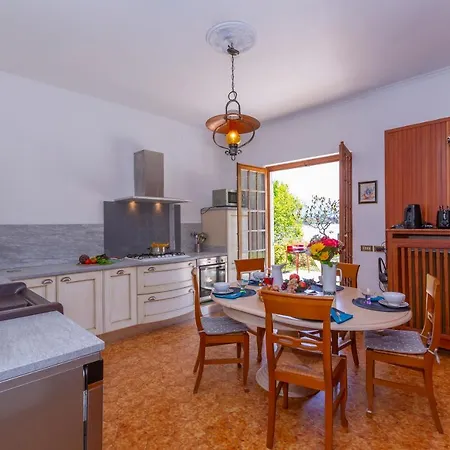 Villa Villa Martine Au Bord Du Lac With Garden - Happy Rentals *
