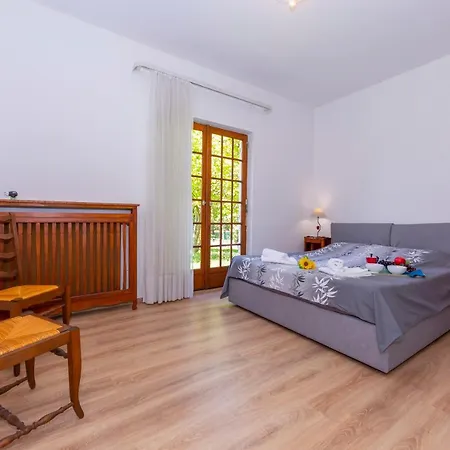 Villa Martine Au Bord Du Lac With Garden - Happy Rentals *