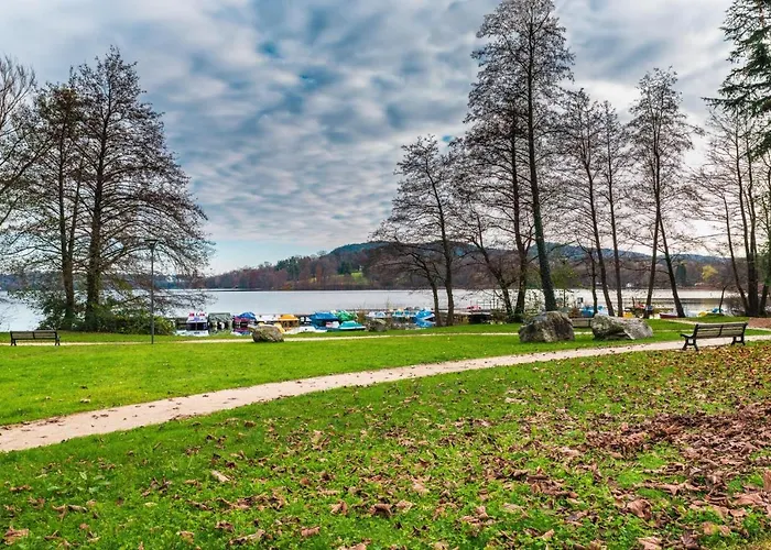 Martine Au Bord Du - Happy