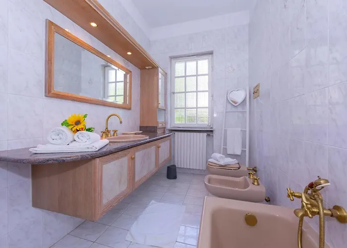 Martine Au Bord Du - Happy *