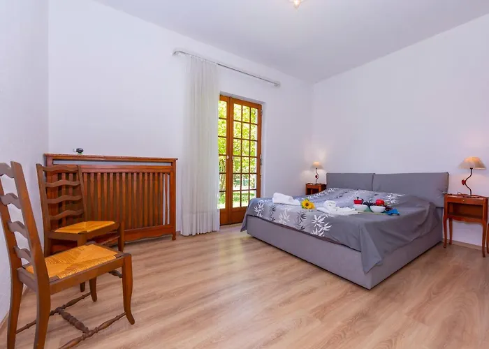 Martine Au Bord Du - Happy *