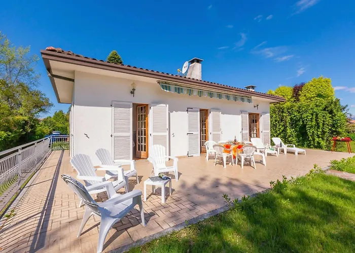 Martine Au Bord Du - Happy *